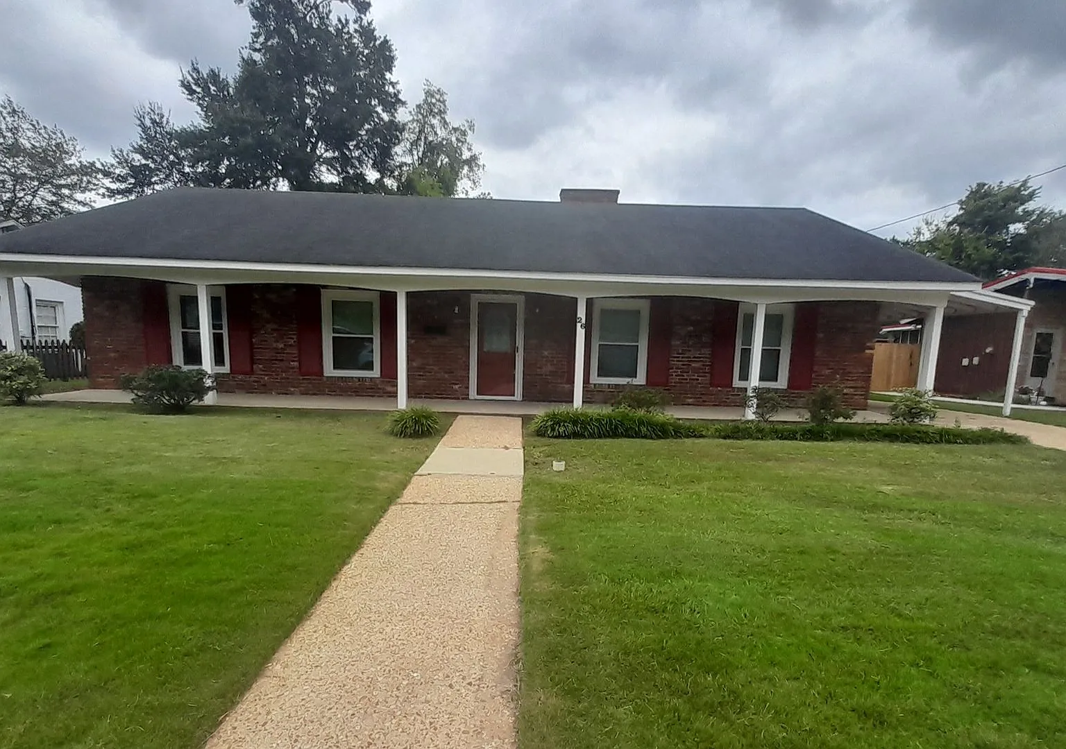 3-bedroom 2 bath home in Parkwood subdivision $1750.00 — Photo 1
