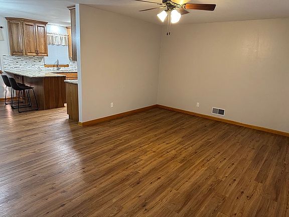 5th image of 409 E 33rd St
