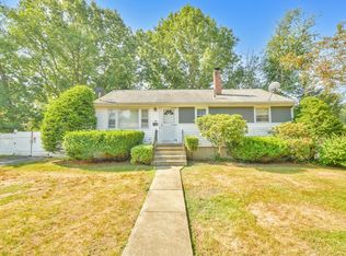 26 Knights Crescent St, Randolph, MA 02368