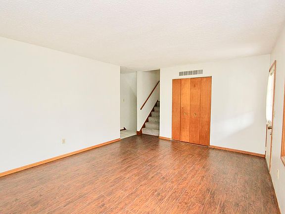 5th image of 960 Toulon Ave