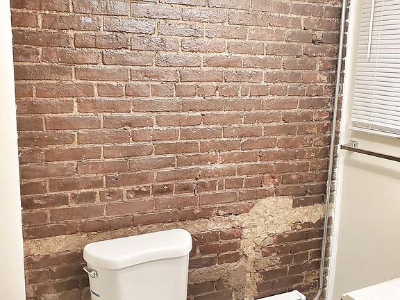 4th image of 834 N Lincoln Ave APT 2
