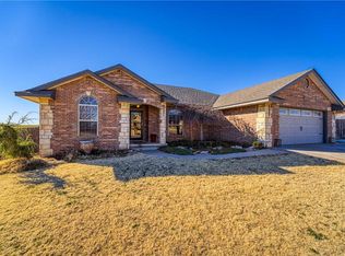 912 Roger Ave, Hinton, OK 73047