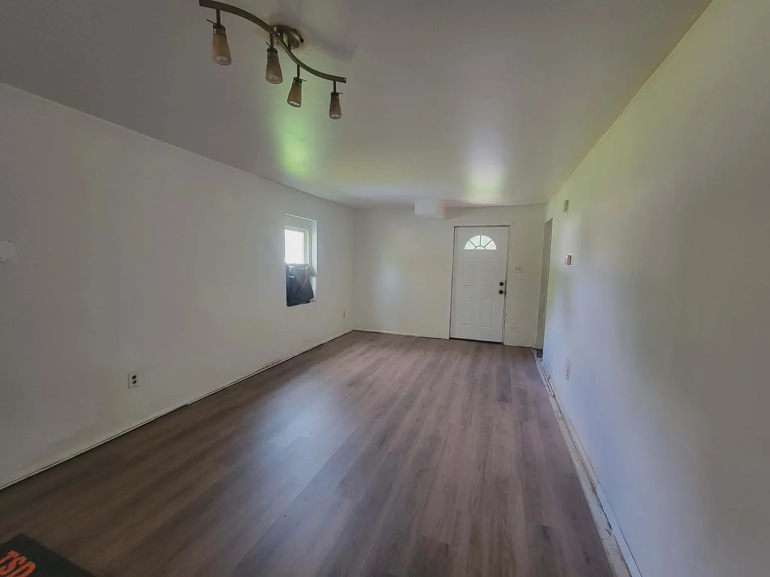 2 bed, 822 sqft, $1,761 — Photo 2