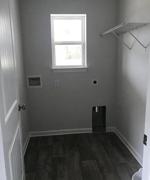 427 Earl Godwin Rd — Photo 1