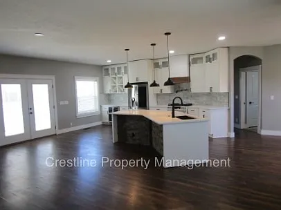 Cobblestone Court - 67 — Photo 3