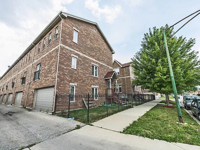 3601 W 53rd St — Photo 27
