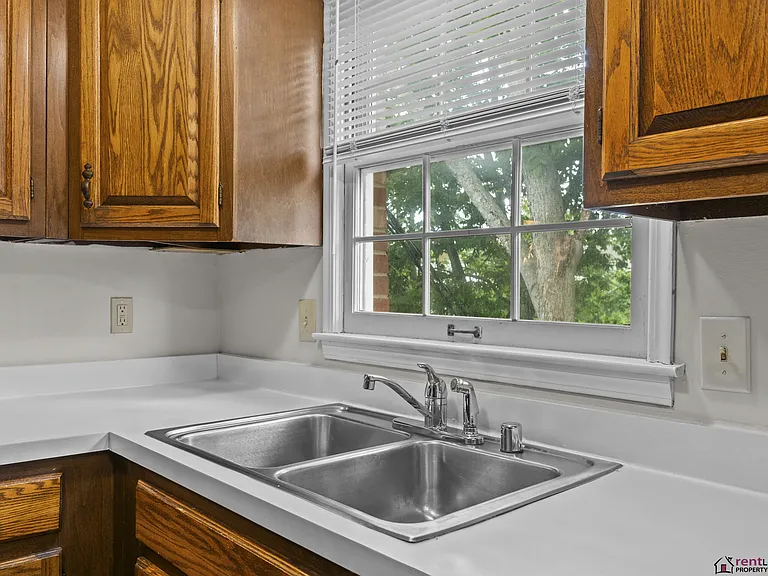1321 Leaning Tree Ln #B — Photo 9