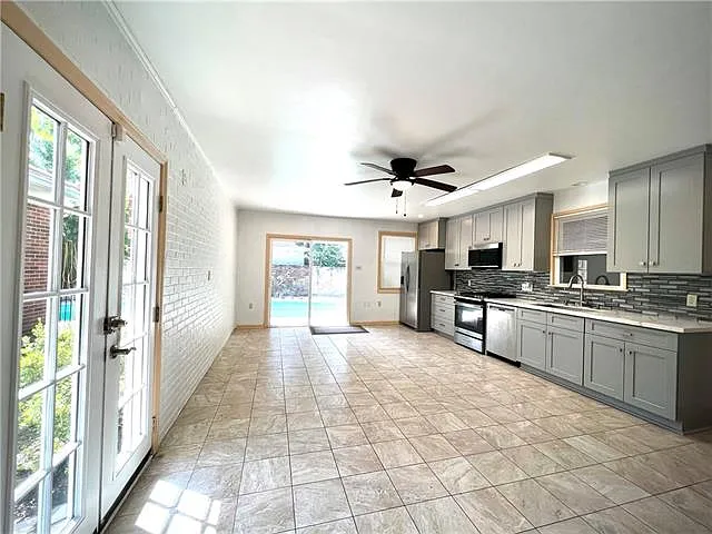 5 bed, 4.0 bath, 3343 sqft, $4,500 — Photo 3