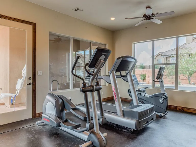 E Torrey Pines Dr — Photo 28