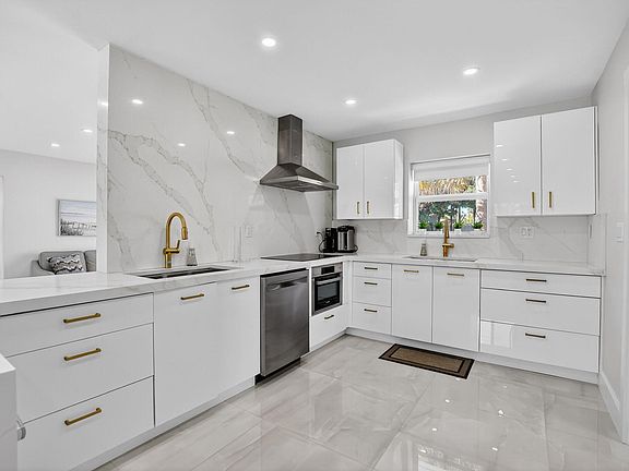 5th image of 3751 NE 5th Avenue