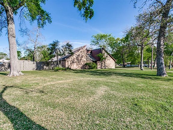 2nd image of 131 Red Bud Ln