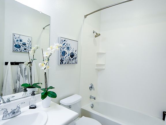 4th image of 373 Destino Cir