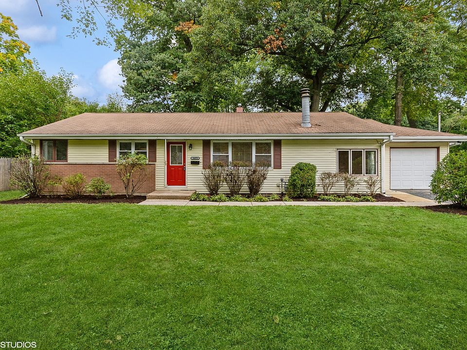 1st image of 16070 W Des Plaines Dr