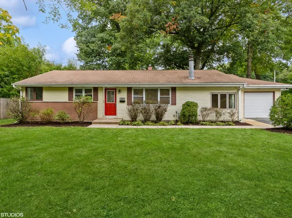 16070 W Des Plaines Dr, Libertyville, IL 60048