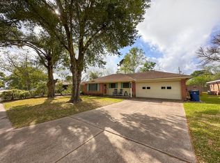 720 Northridge St, Angleton, TX 77515