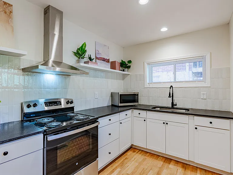 Brand new kitchen with high end finishes