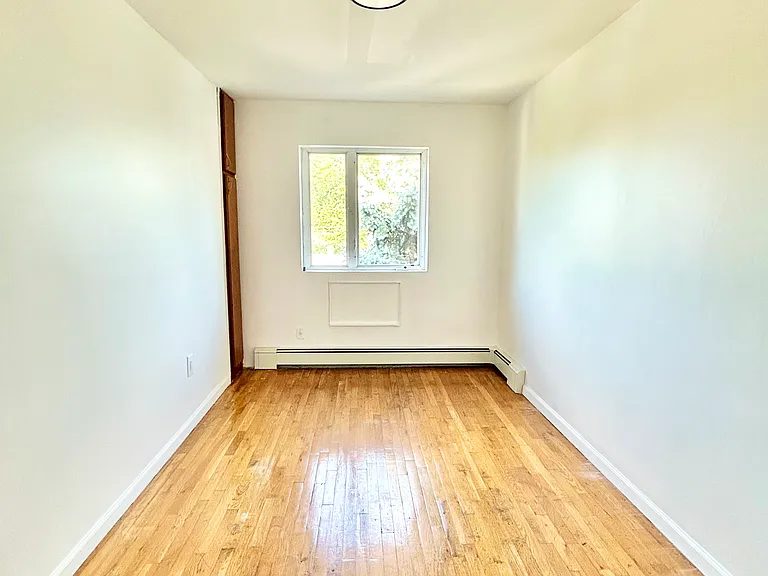 2753 Tenbroeck Ave #3 — Photo 11