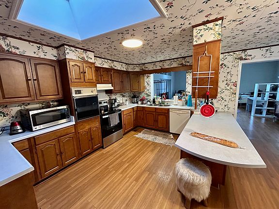 2nd image of 108 W 2nd St #1