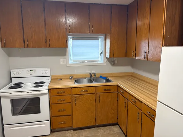 56 West St #4, Moncton, NB E1E 3N6