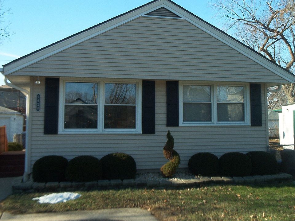 Updated step ranch in Oak Lawn