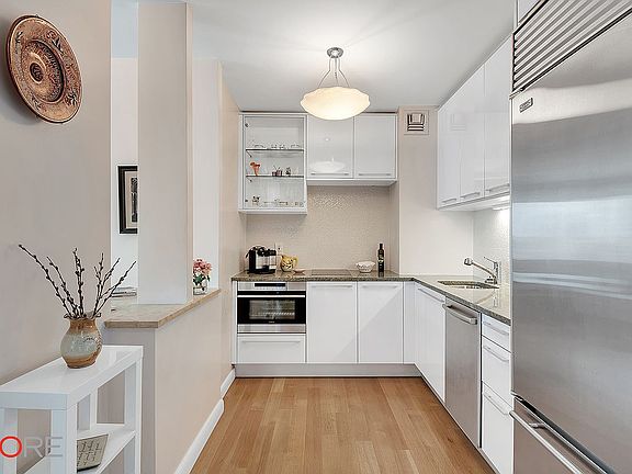 5th image of 61 W 62nd St APT 23K