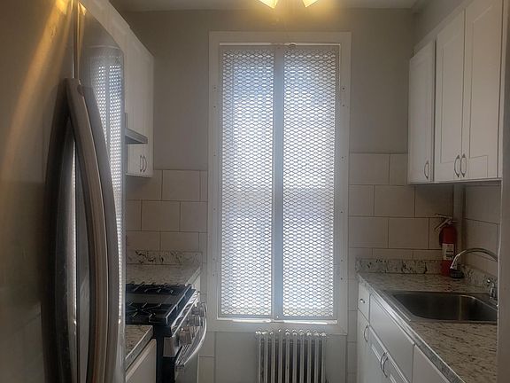 3rd image of 756 Woodward Ave