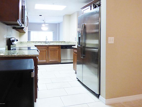 5th image of 3 Oceans West Blvd APT 1B3