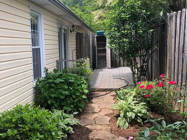 Deck off of kitchen