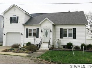 275 N Oak St, Breese, IL