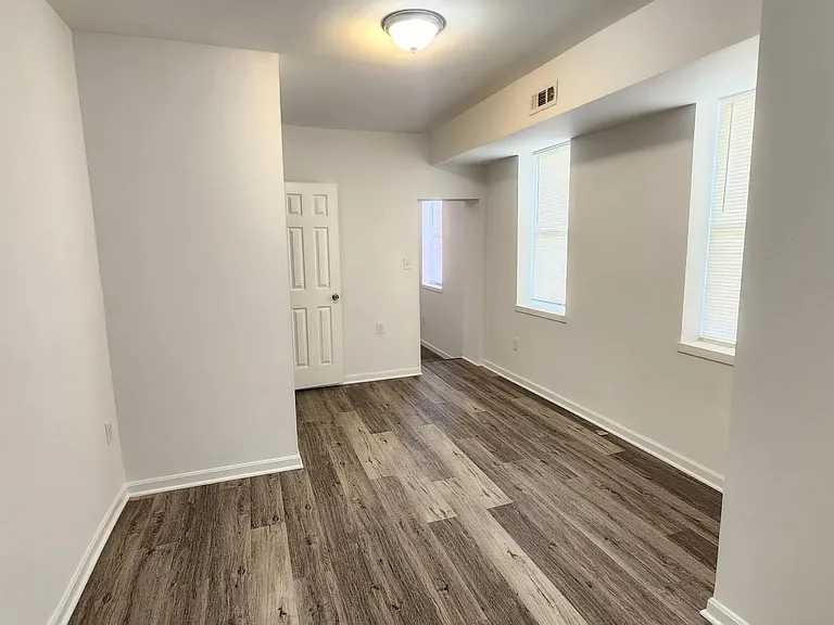 2015 Jefferson St — Photo 10