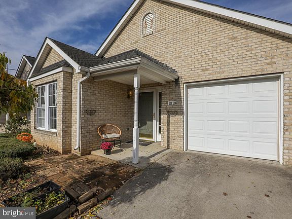 3rd image of 1819 Kershaw Ln