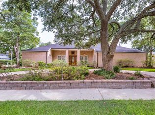 11515 Lakeside Place Dr, Houston, TX 77077