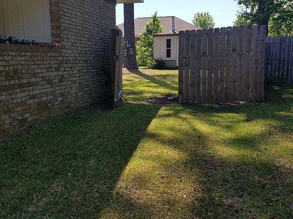 4th image of 2413 Belair Dr