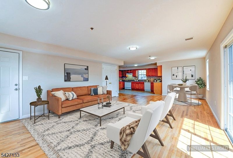 1st image of 15-21 Oraton St APT 2