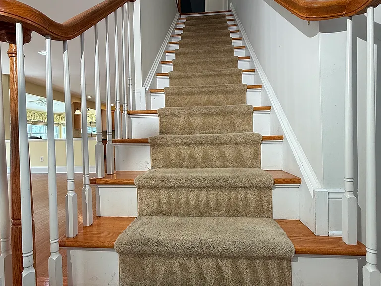 606 Winston Ln — Photo 10
