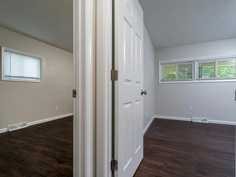 611 Lincolnway E #B — Photo 9