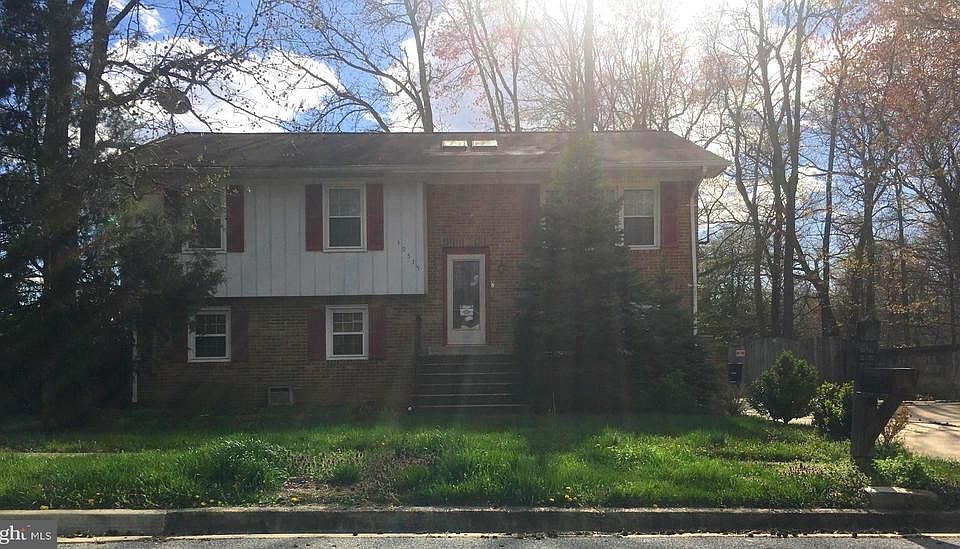 2nd image of 10515 Laren Ln