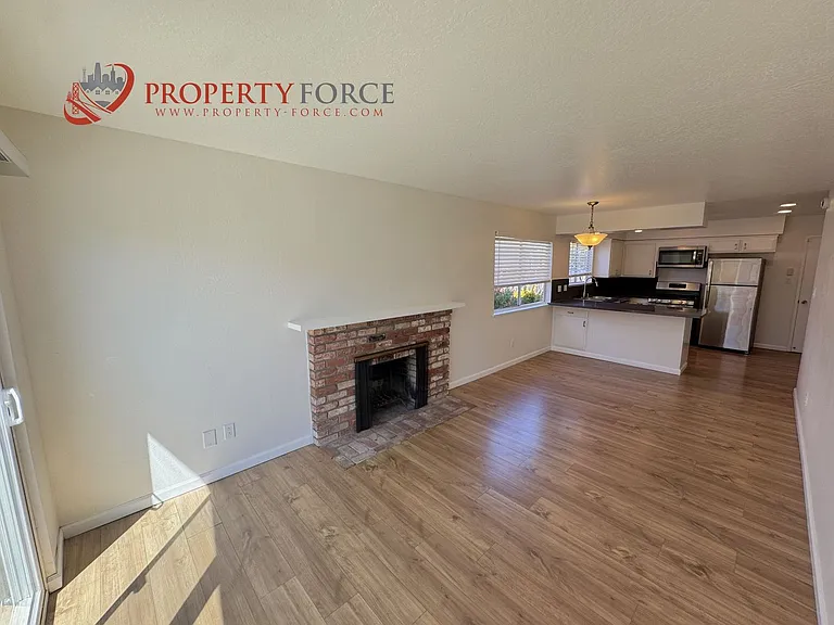 936 Constitution Dr — Photo 11