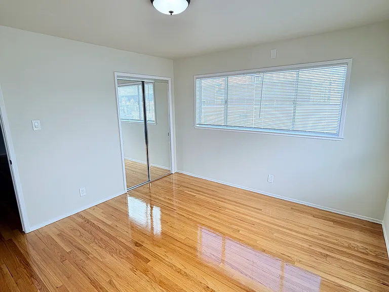 560 26th Ave #11 — Photo 4