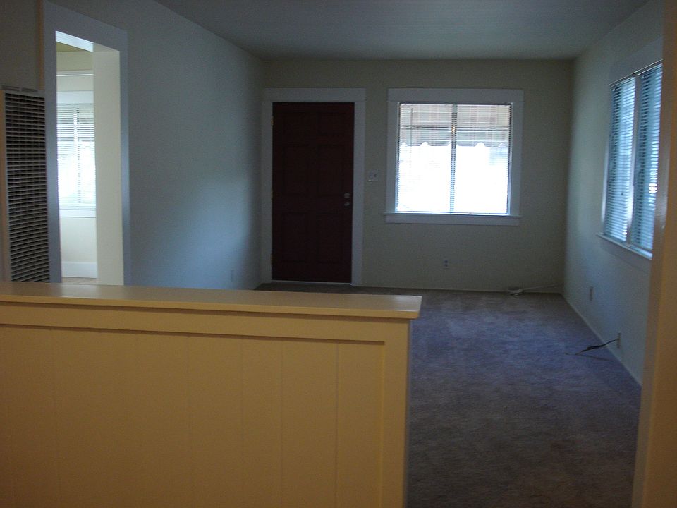 2nd image of 105 La Verne Ave