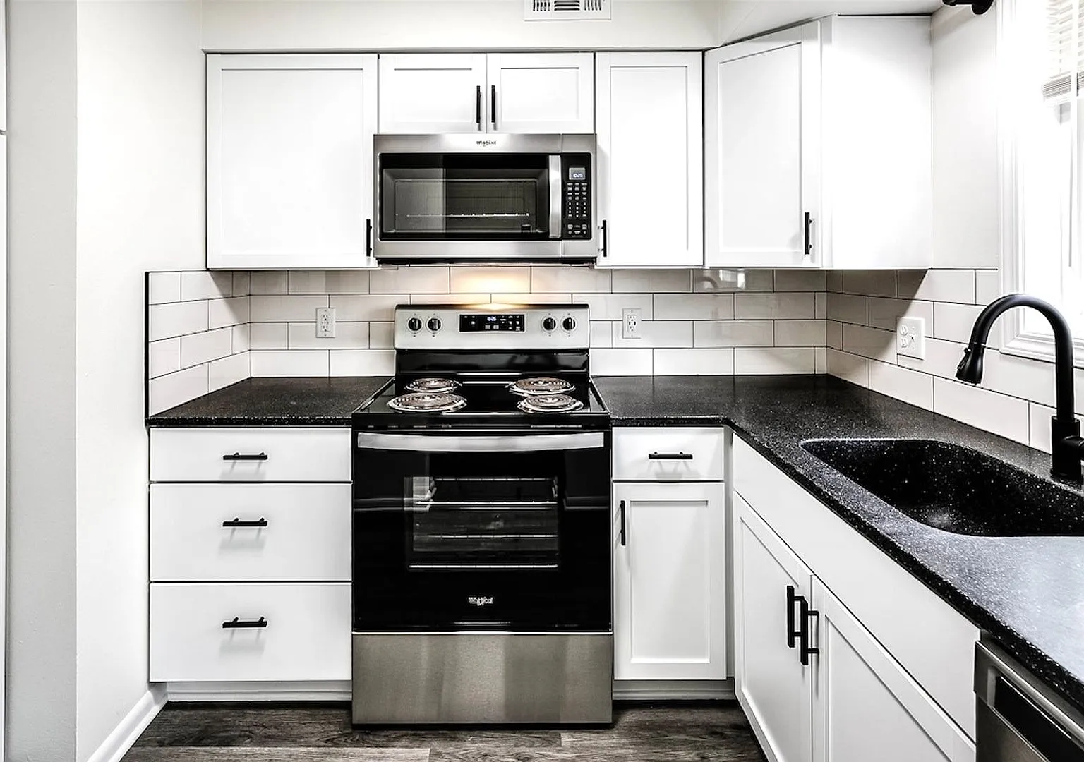 Amazing 1-Bed and 1-Bath Apartment in Dundee! — Photo 3