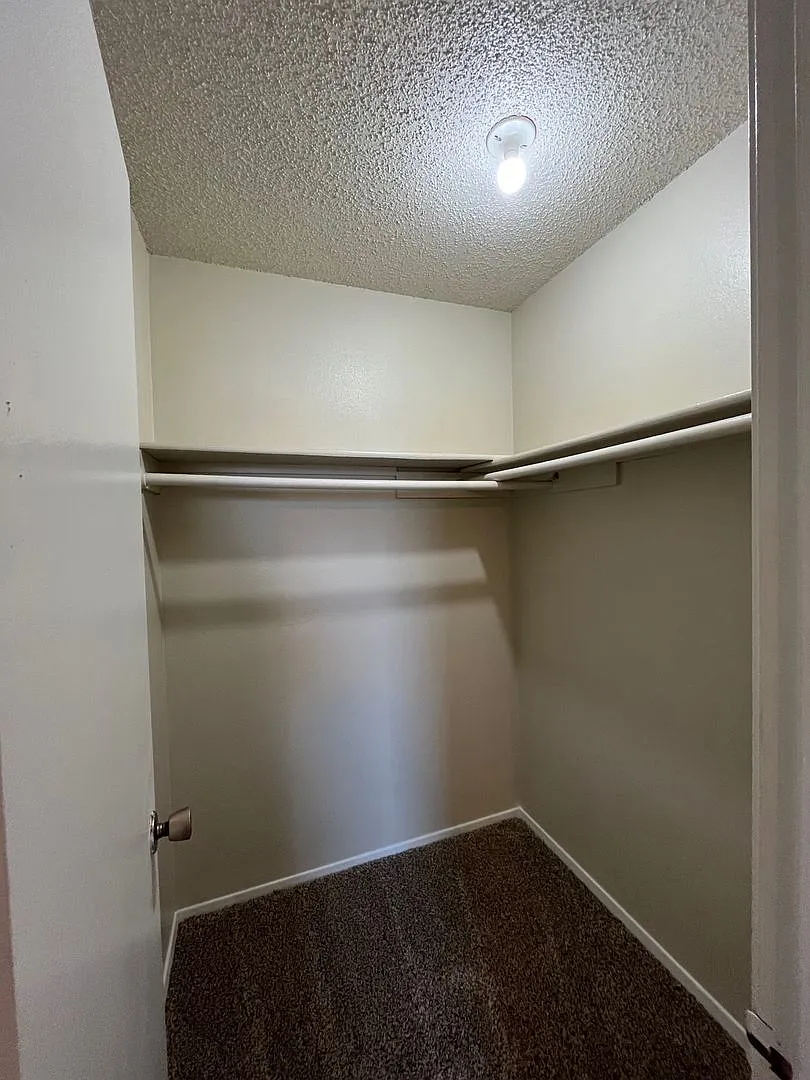 Bentwood Apartments — Photo 4