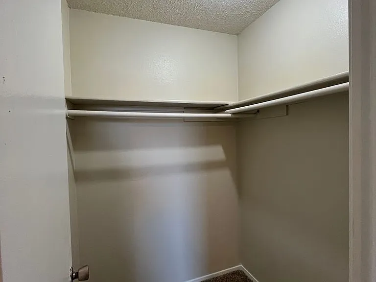 Bentwood Apartments — Photo 12