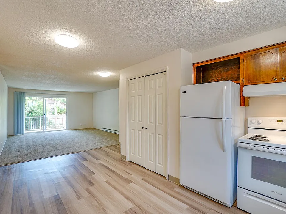 1260 Marilyn St SE