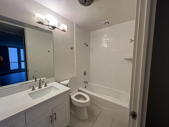 4th image of 8111 Camino Del Oro APT O
