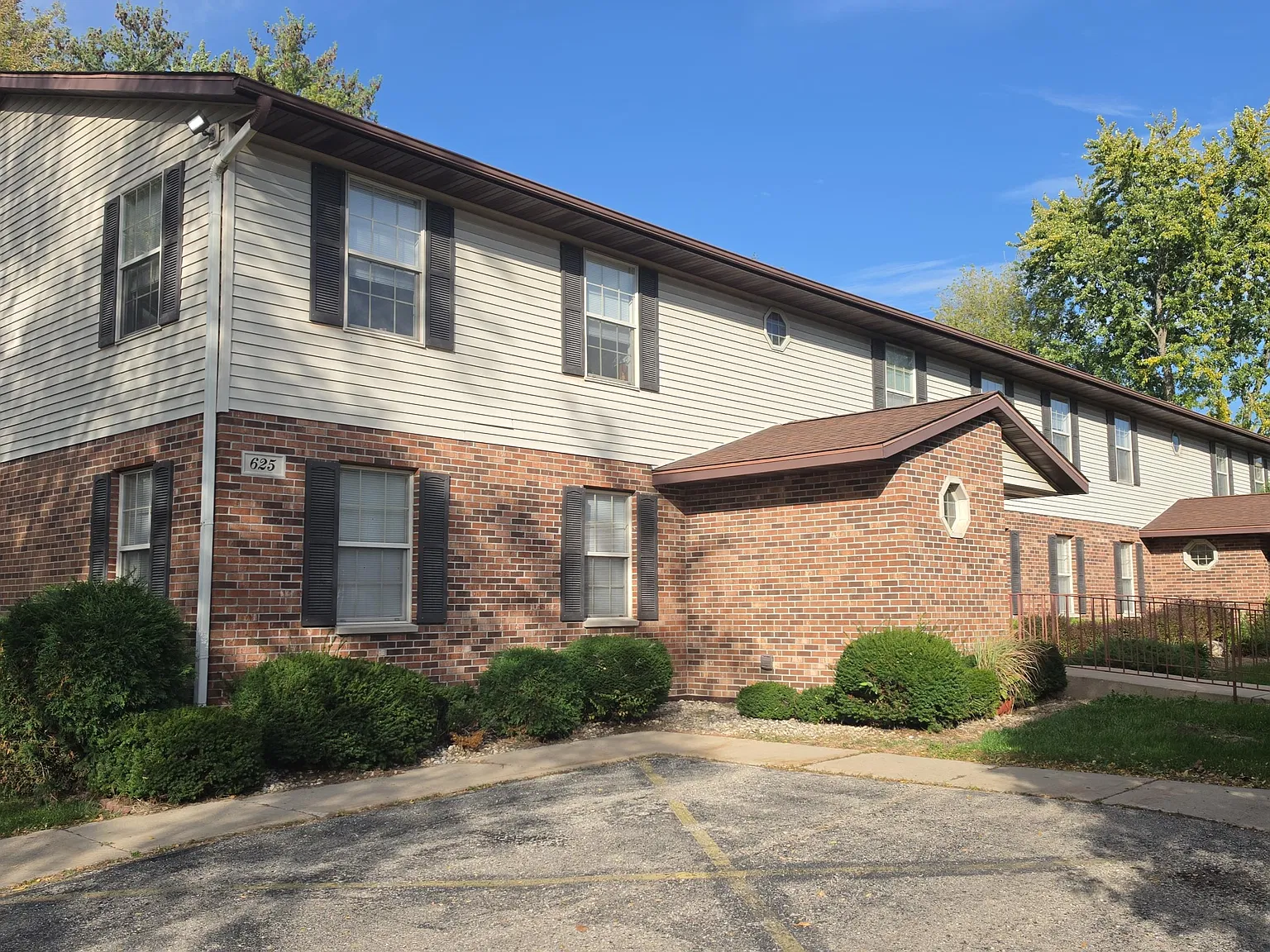 2 bed, $1,300 — Photo 1