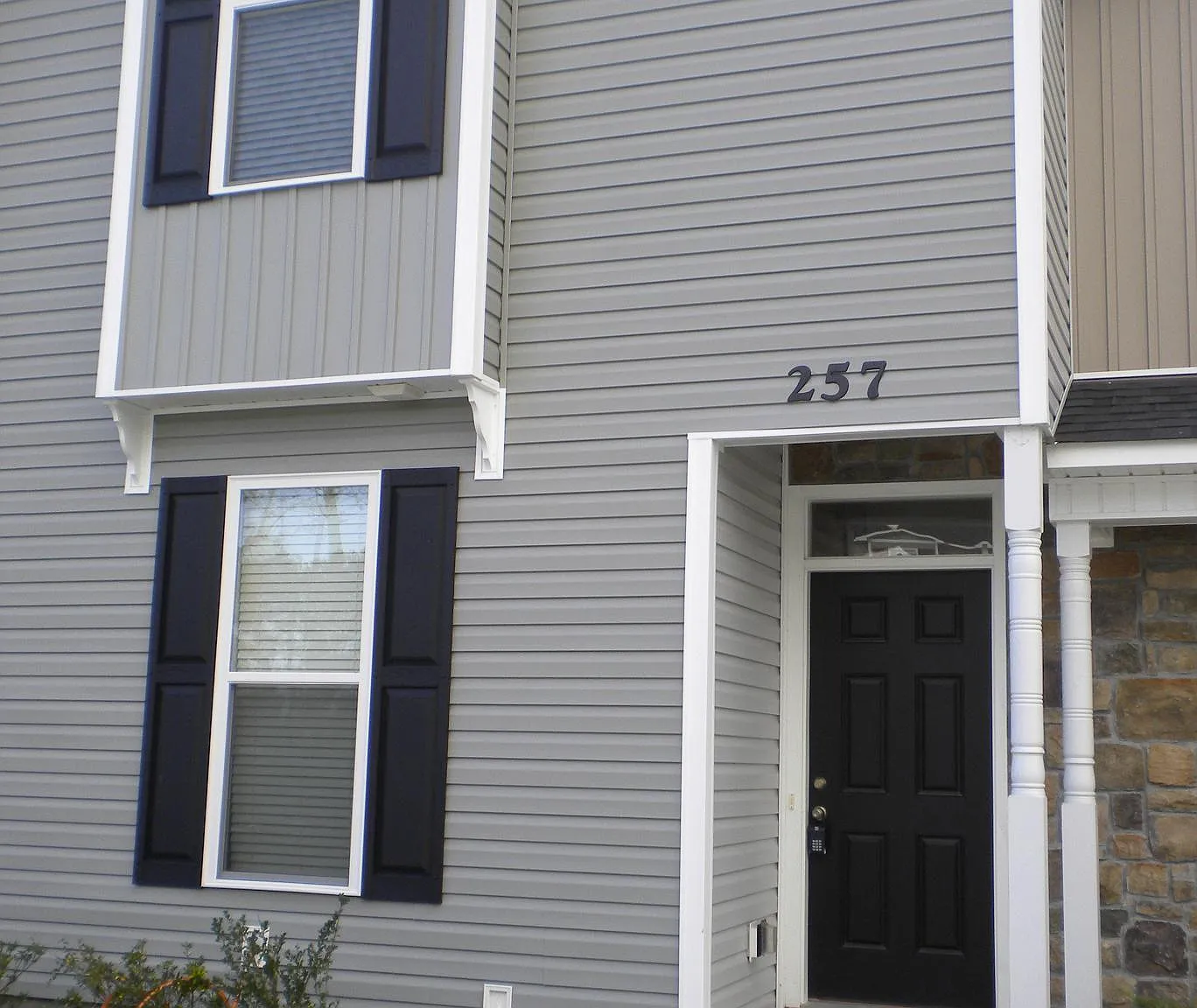 2 bed, 2.5 bath, $1,150 — Photo 1