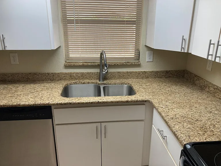 7010 Oakshire Dr — Photo 11