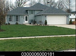 5333 Apple Creek Dr, Sheffield Village, OH