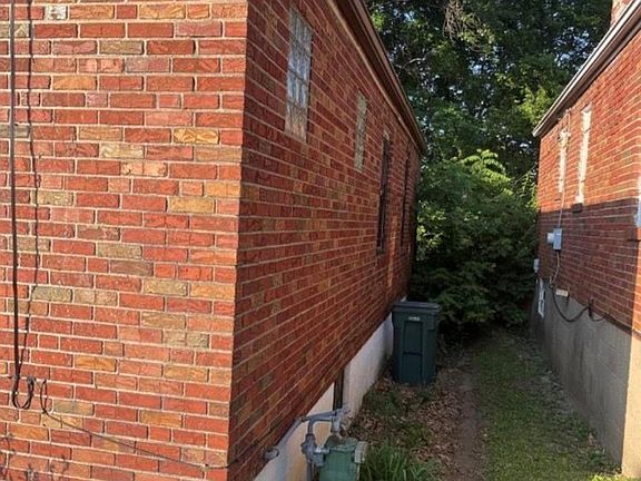 2nd image of 6020 Margaretta Ave